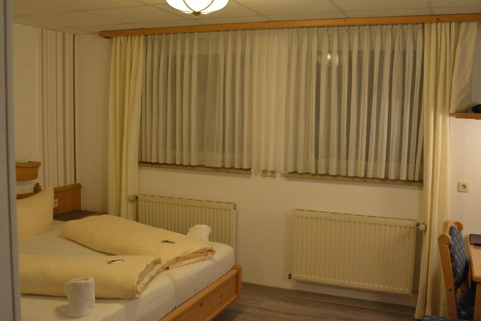 Hotel-Gasthof Zur Rose ไวเซนฮอร์น ห้อง รูปภาพ