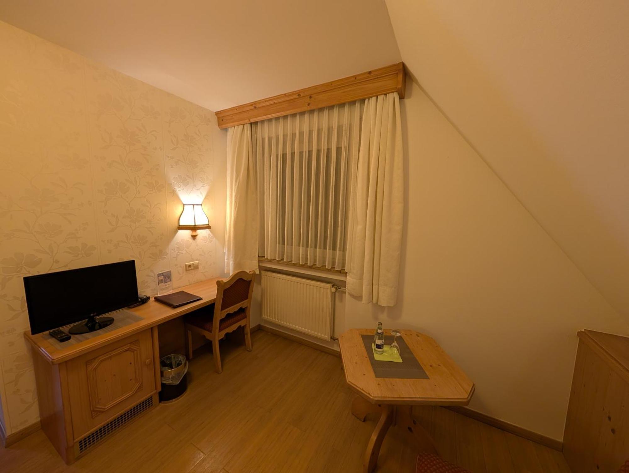 Hotel-Gasthof Zur Rose ไวเซนฮอร์น ห้อง รูปภาพ