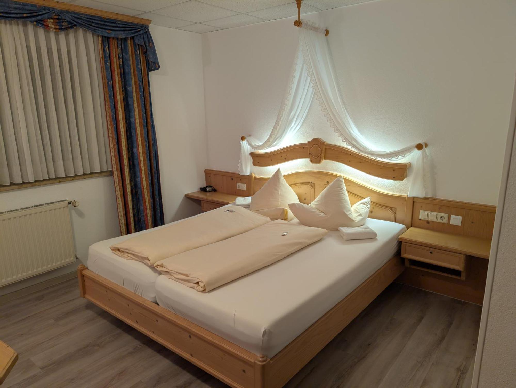 Hotel-Gasthof Zur Rose ไวเซนฮอร์น ห้อง รูปภาพ