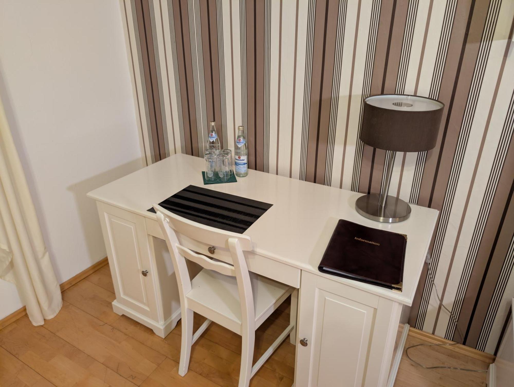Hotel-Gasthof Zur Rose ไวเซนฮอร์น ห้อง รูปภาพ